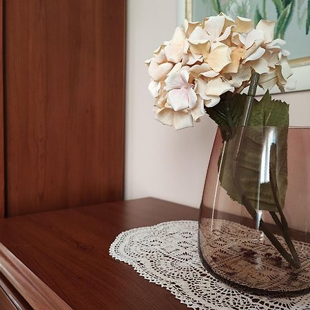 White Column House Apartment Diosd Luaran gambar