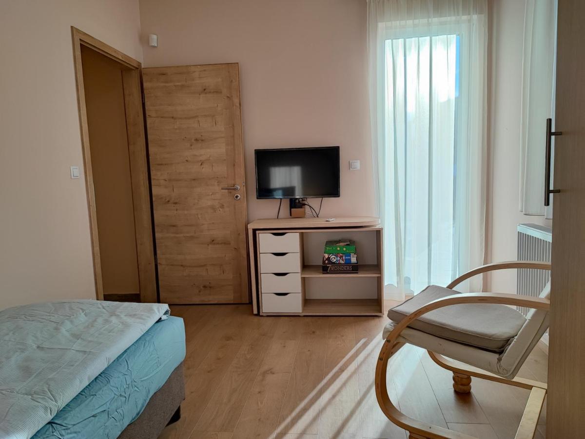 White Column House Apartment Diosd Luaran gambar