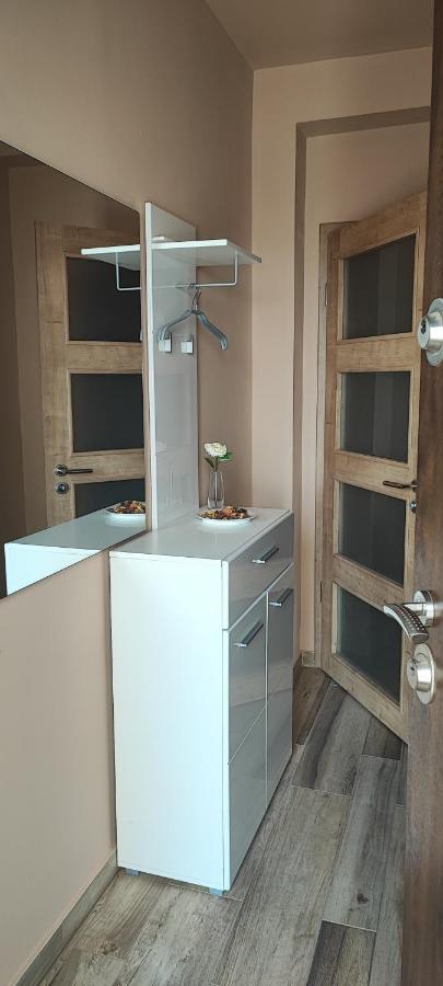 White Column House Apartment Diosd Luaran gambar