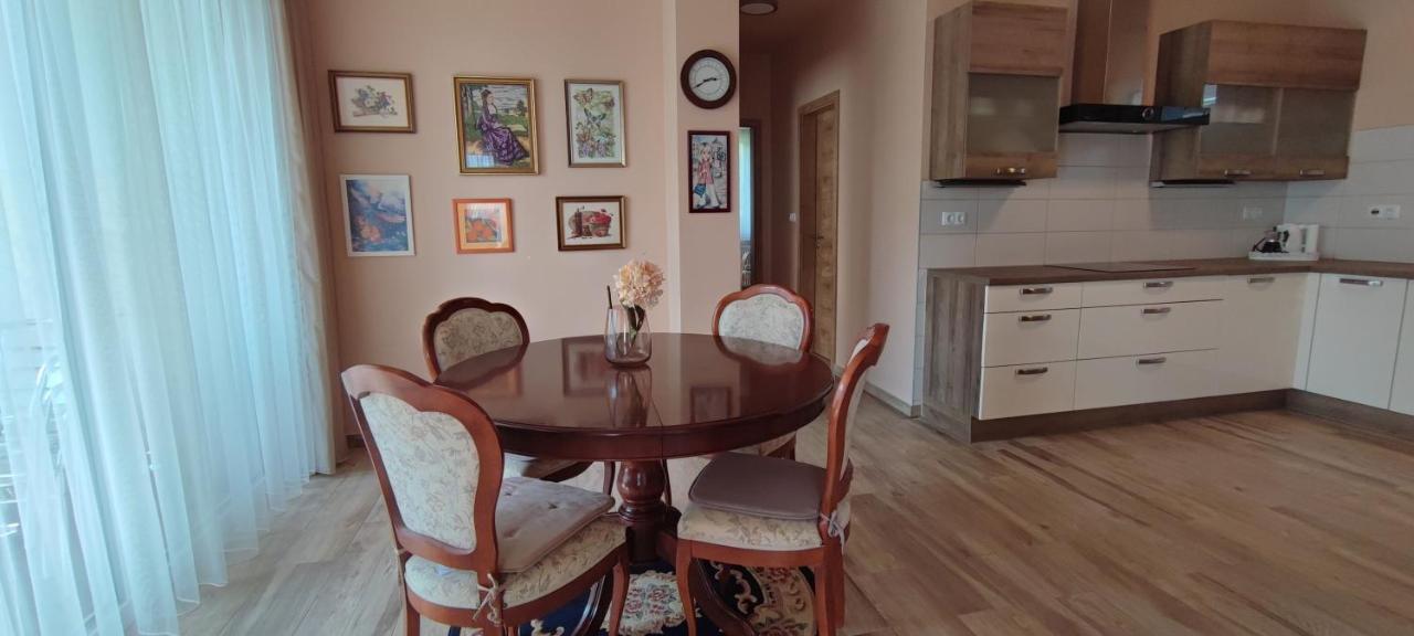 White Column House Apartment Diosd Luaran gambar