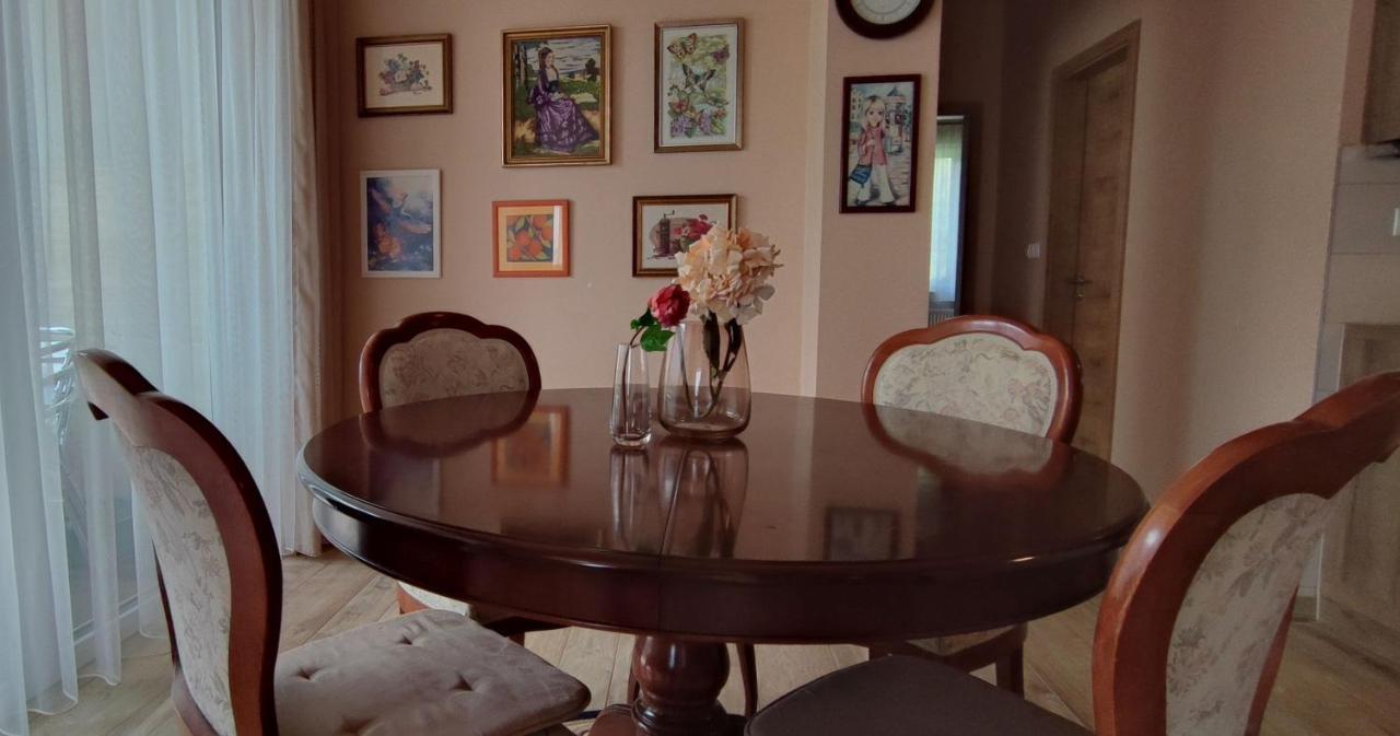 White Column House Apartment Diosd Luaran gambar